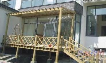 家裝的圍欄和葡萄架