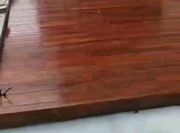 龍灣首府葡萄架和地板